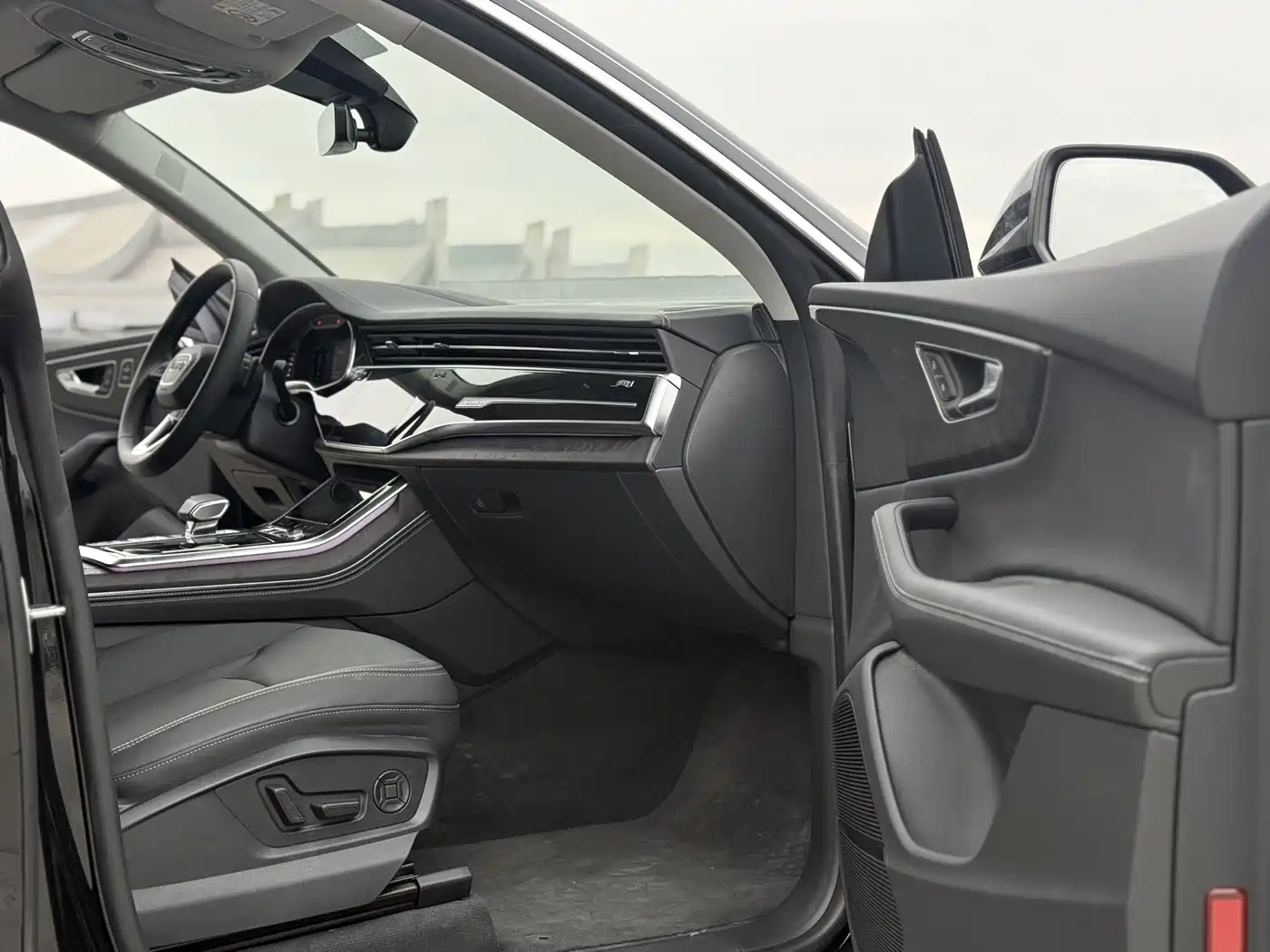 Audi Q8 2024 55 TFSI Luxury Sport фото 6