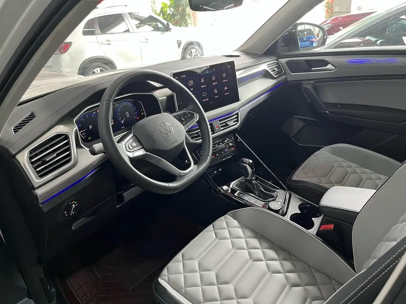 Volkswagen Tayron 2022 380TSI 4WD R-Line Smart Connect Edition фото 4