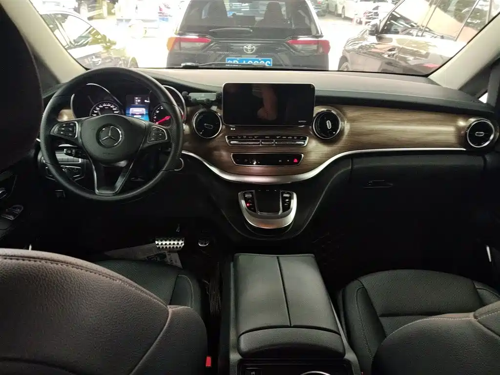 Mercedes-Benz V-Class 2020 Model V 260 L Long Wheelbase Luxury фото 10
