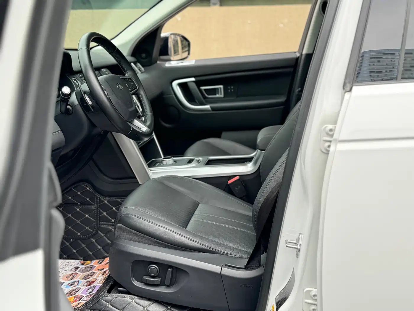 Land Rover Discovery Sport 2017 2.0T HSE фото 14