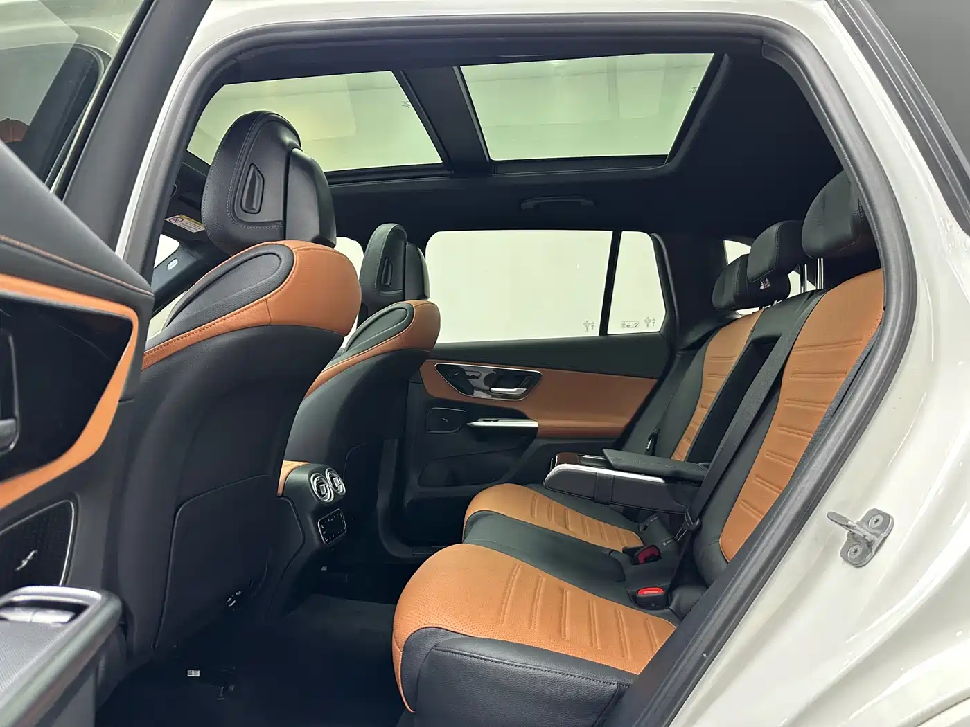 Mercedes-Benz GLC 2024 GLC 260 L 4MATIC Luxury 5-seater фото 11