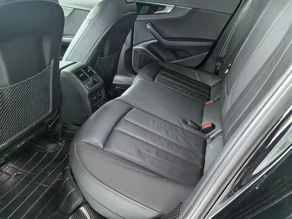 Audi A4 (Import) 2023 Model allroad quattro фото 8