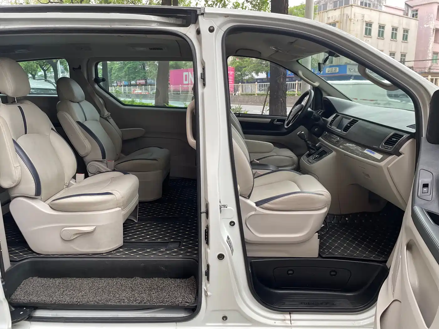SAIC Maxus Maxus G10 2021 2.0T Manual Elite Edition Gasoline 7-Seater фото 4