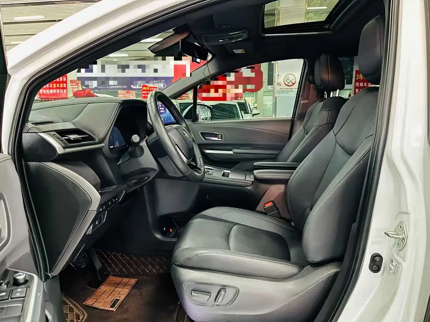 Toyota Sienna 2023 2.5L Hybrid Ultimate Edition фото 7