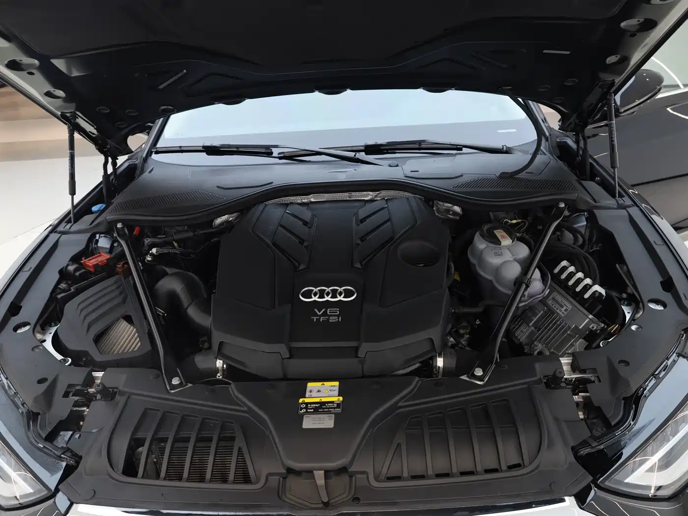 Audi A8 2023 A8L 50 TFSI quattro Exclusive фото 16