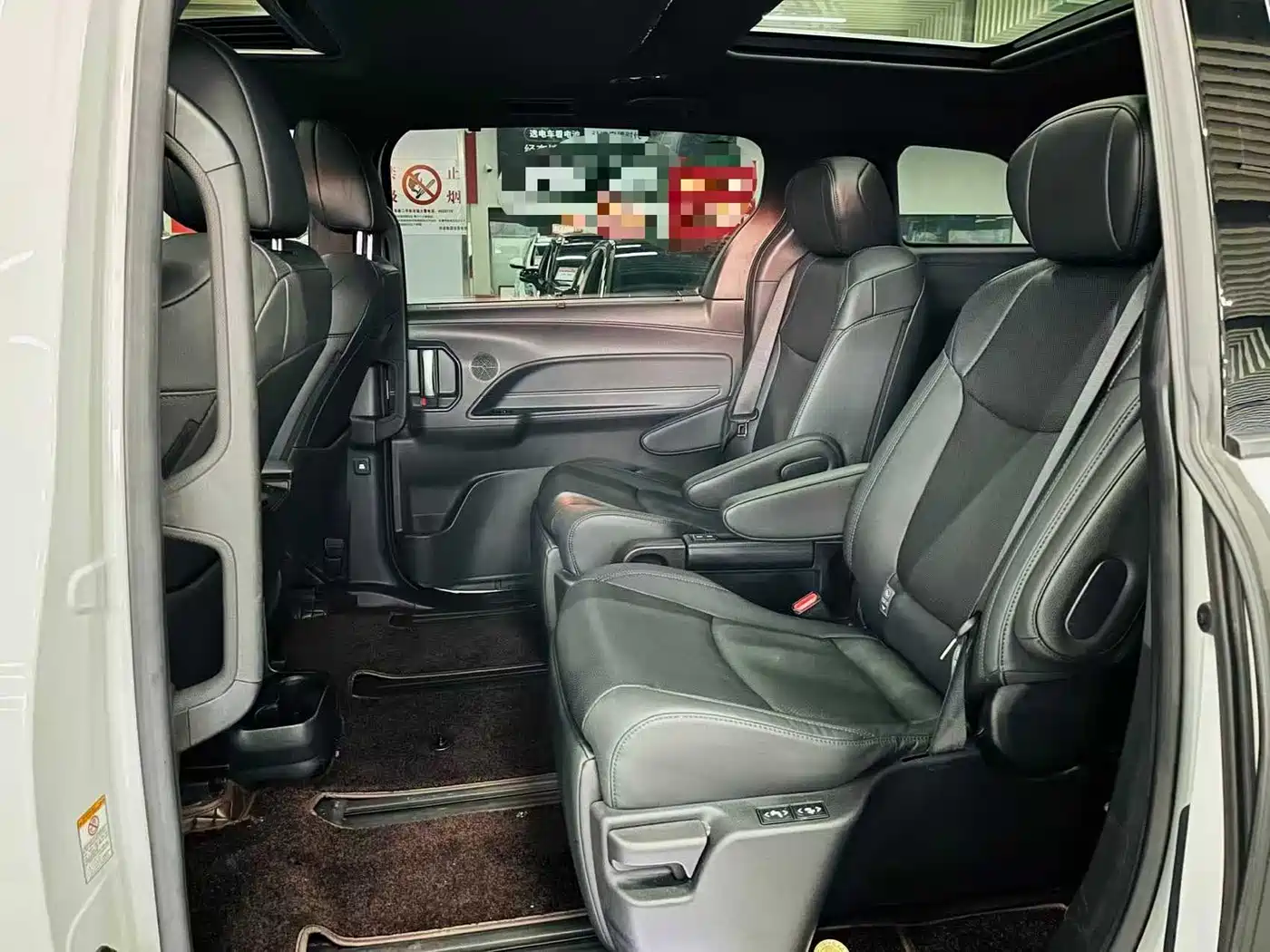 Toyota Sienna 2023 2.5L Hybrid Ultimate Edition фото 9