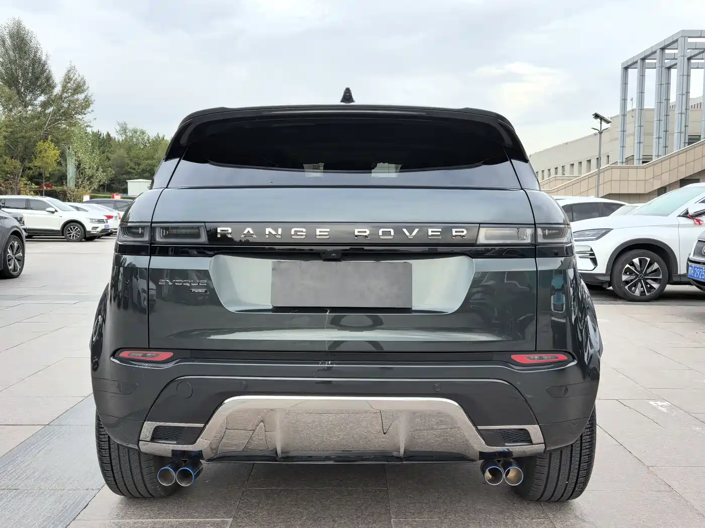 Land Rover Range Rover Evoque 2023 Range Rover Evoque L 249PS Luxury Edition фото 6