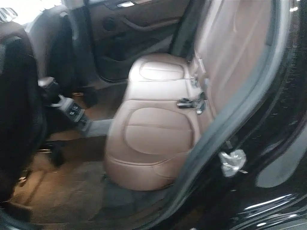 BMW X1 2018 sDrive18Li Premium Model фото 13