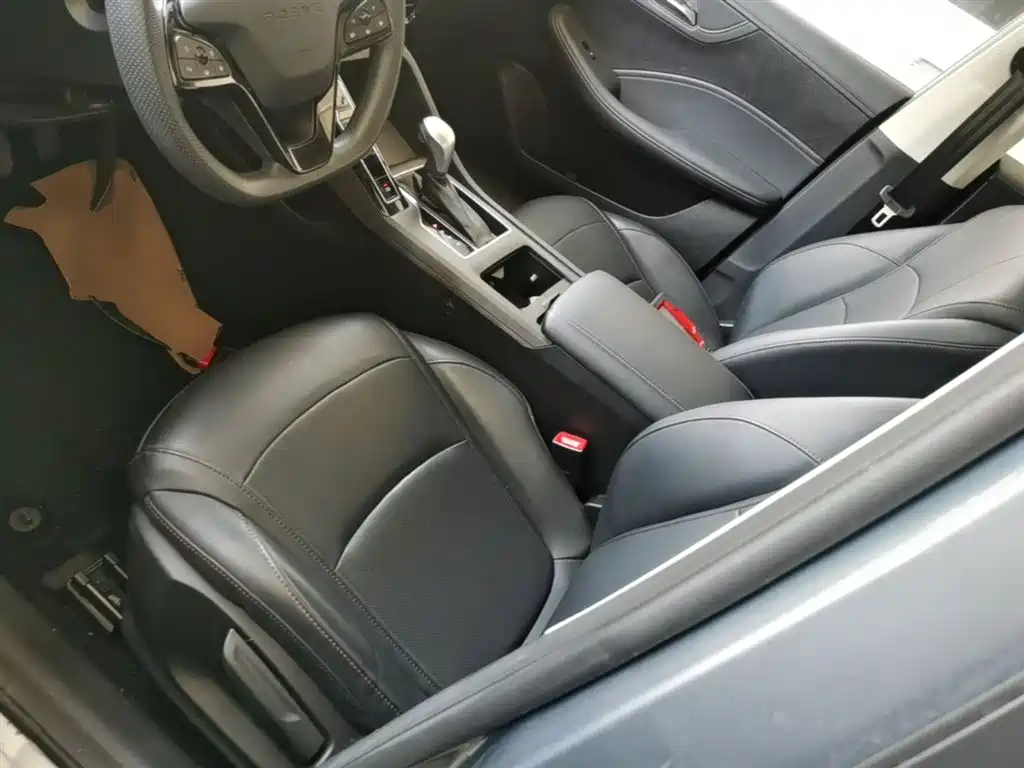 Roewe i5 2025 2023 1.5L CVT Luxury Edition