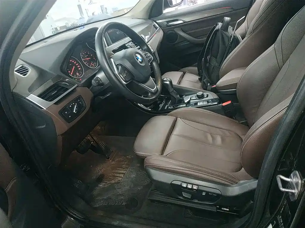 BMW X1 2018 sDrive18Li Premium Model фото 11