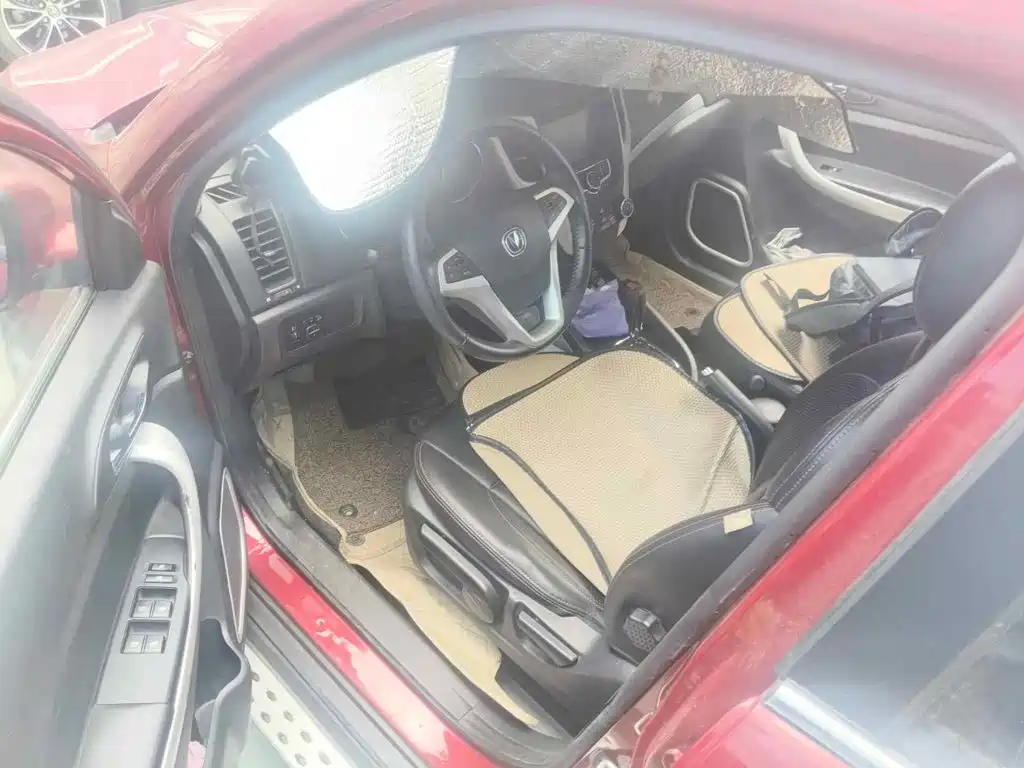 Фото 8 - Changan CS35