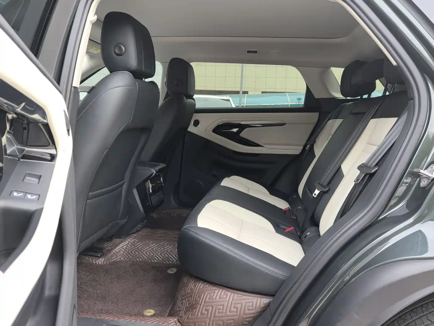 Land Rover Range Rover Evoque 2023 Range Rover Evoque L 249PS Luxury Edition фото 9