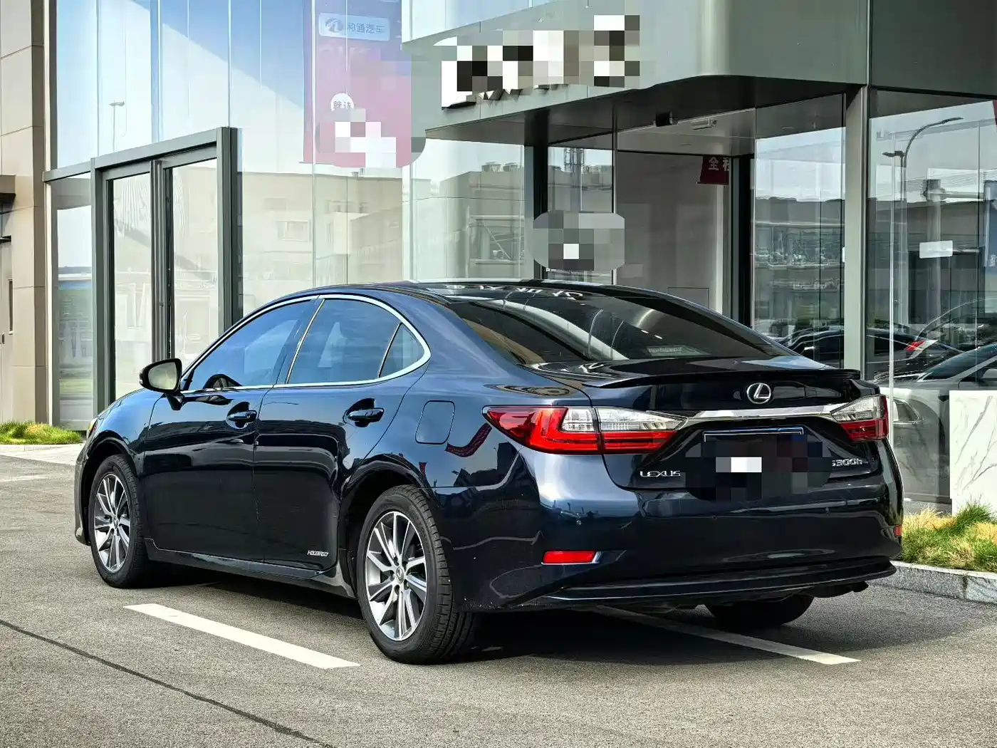 Фото 3 - Lexus ES