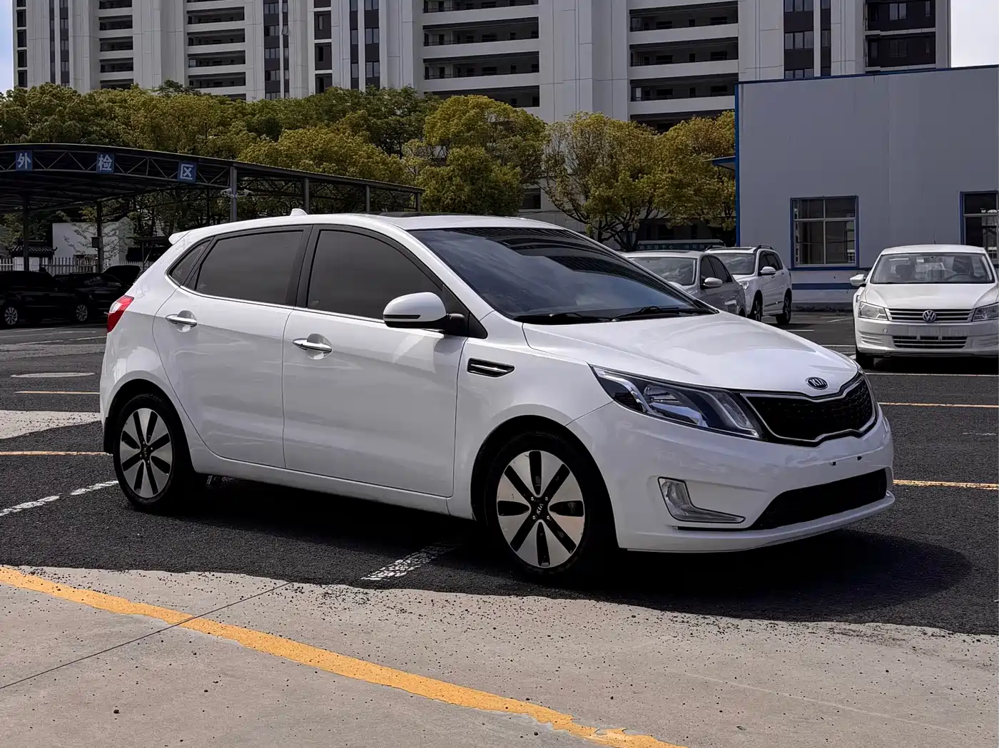 Kia K2 2012 Hatchback 1.6L AT Premium фото 3