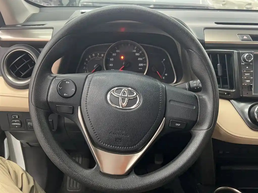 Toyota RAV4 Rongfang 2015 2.0L CVT 2WD Urban Edition фото 7