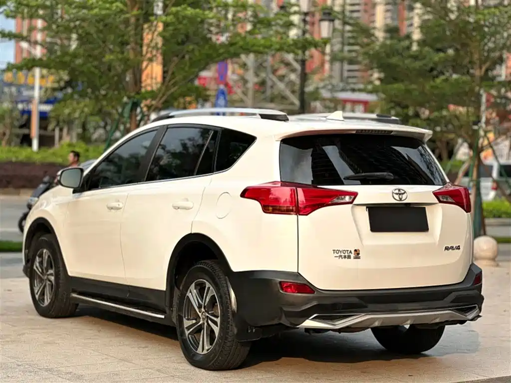 Toyota RAV4 Rongfang 2015 2.0L CVT 2WD Urban Edition фото 11