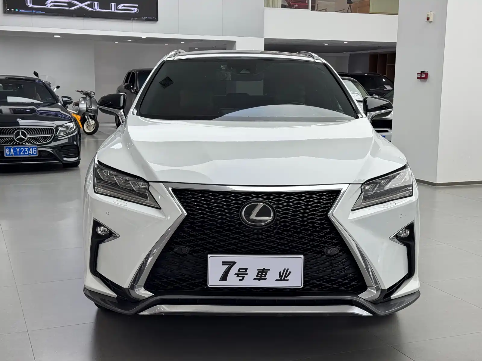 Фото 2 - Lexus RX