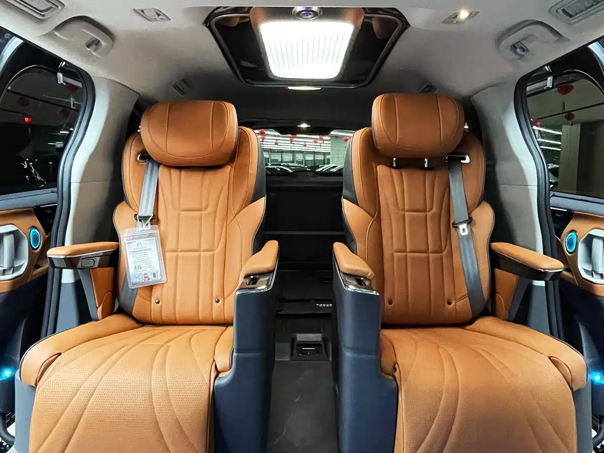 Toyota Granvia 2024 2.5L Hybrid Comfort фото 11