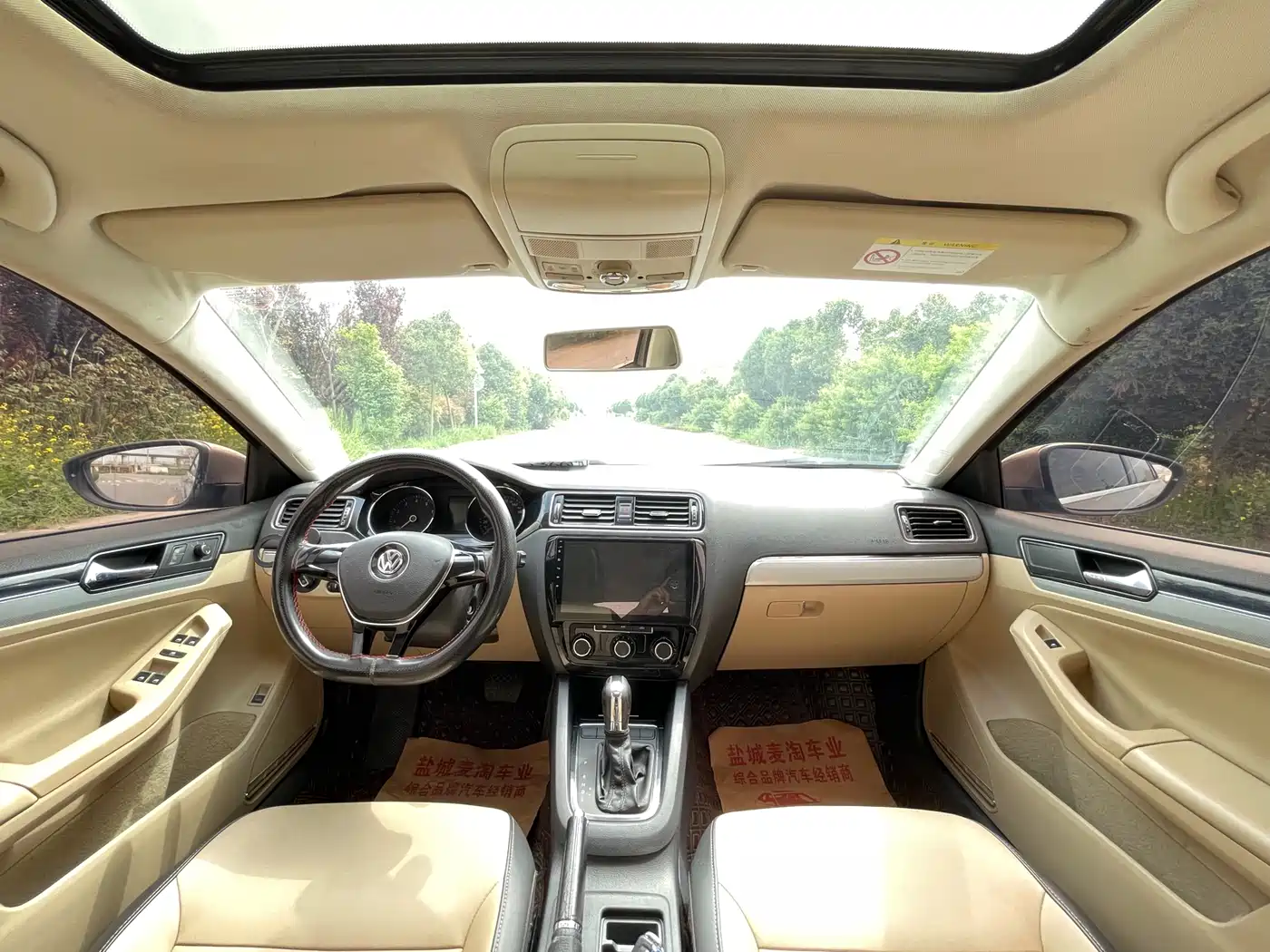 Volkswagen Sagitar 2015 1.6L Automatic Comfort фото 12