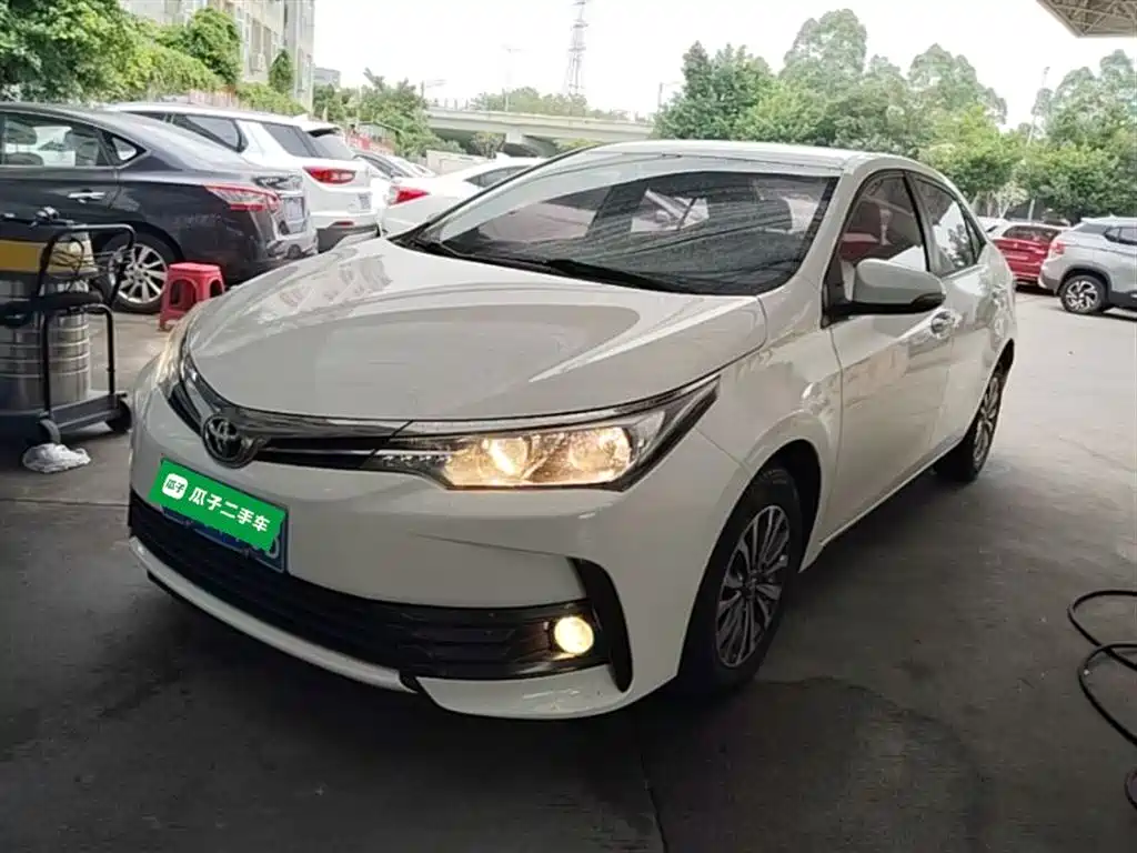 Toyota Corolla 2017 Facelift 1.2T S-CVT GL фото 2
