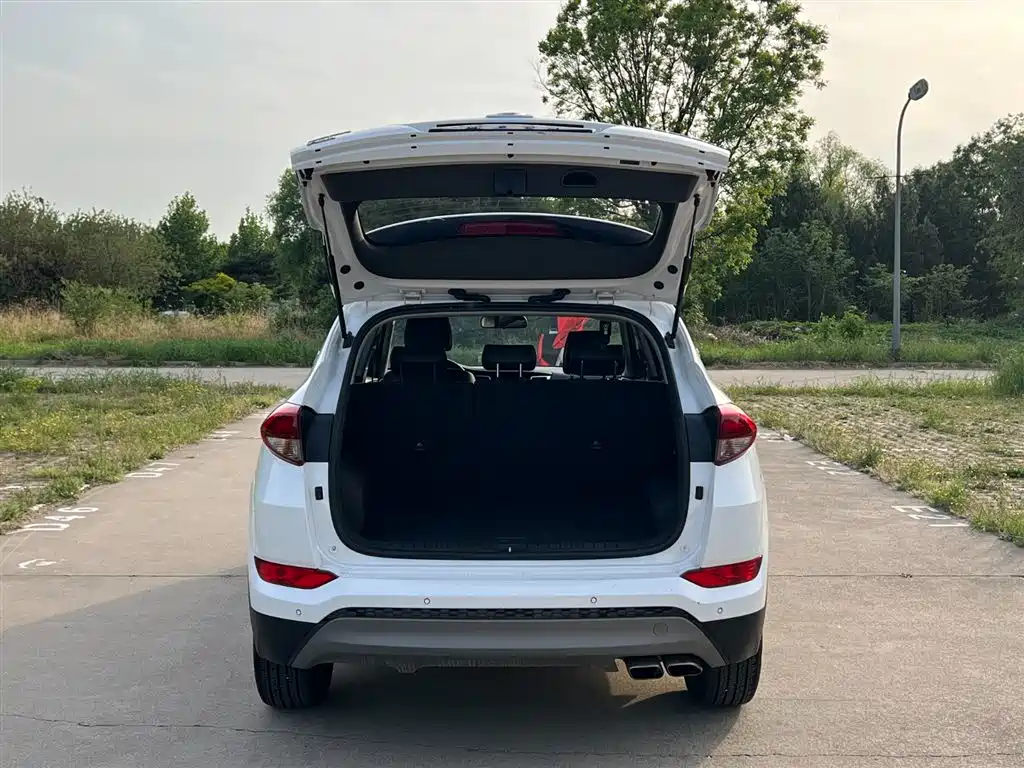 Hyundai Tucson 2018 1.6T DCT 2WD 15th Anniversary Special Edition фото 7