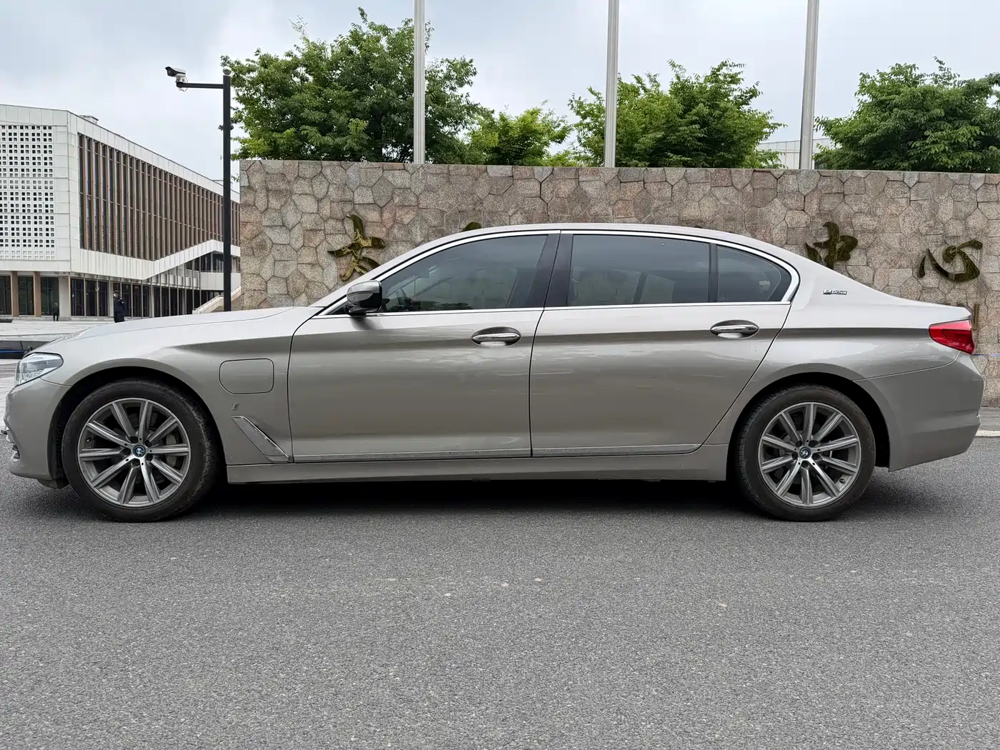 BMW 5 Series New Energy 2019 530Le Luxury Package фото 4