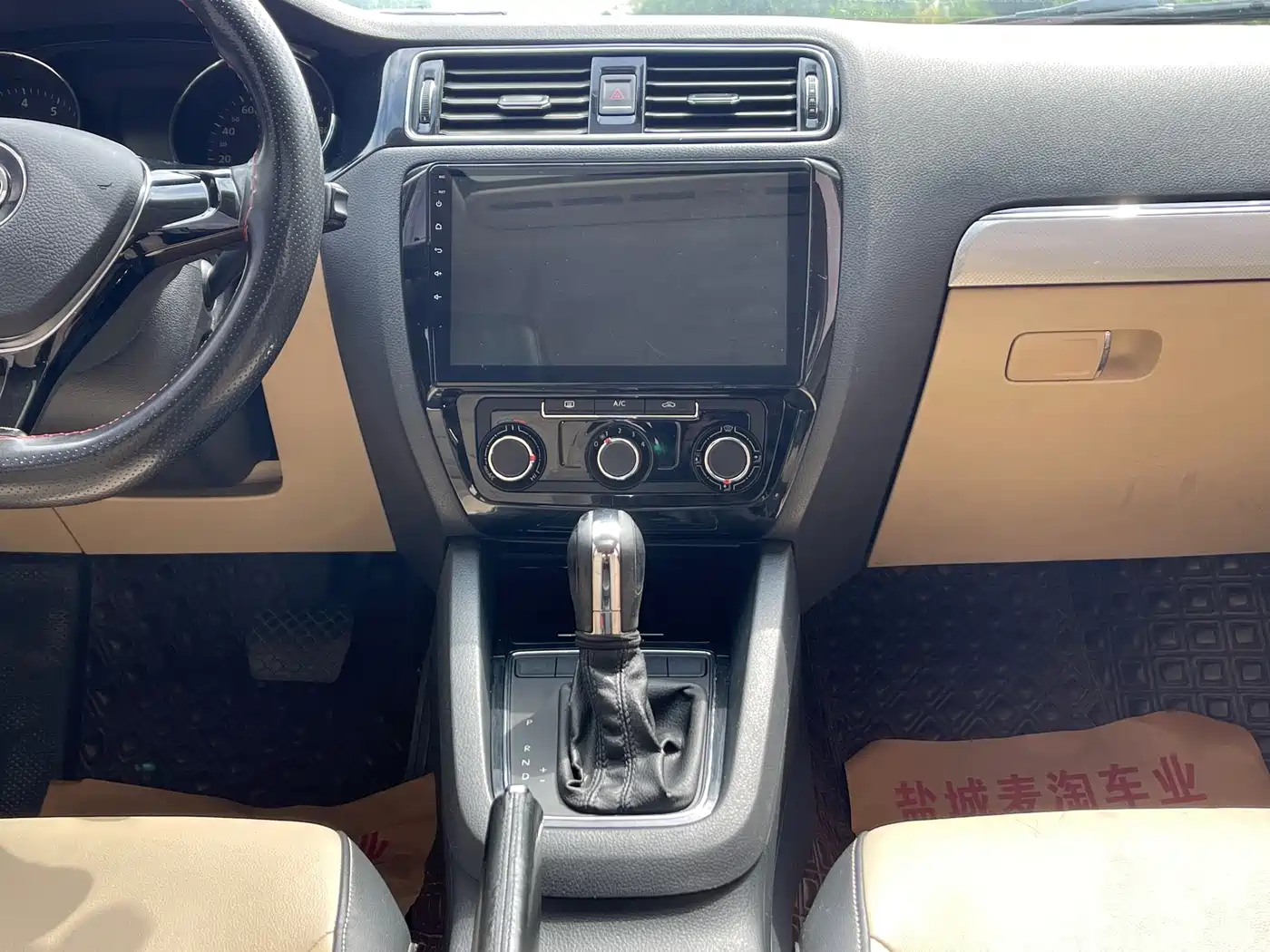 Volkswagen Sagitar 2015 1.6L Automatic Comfort фото 13