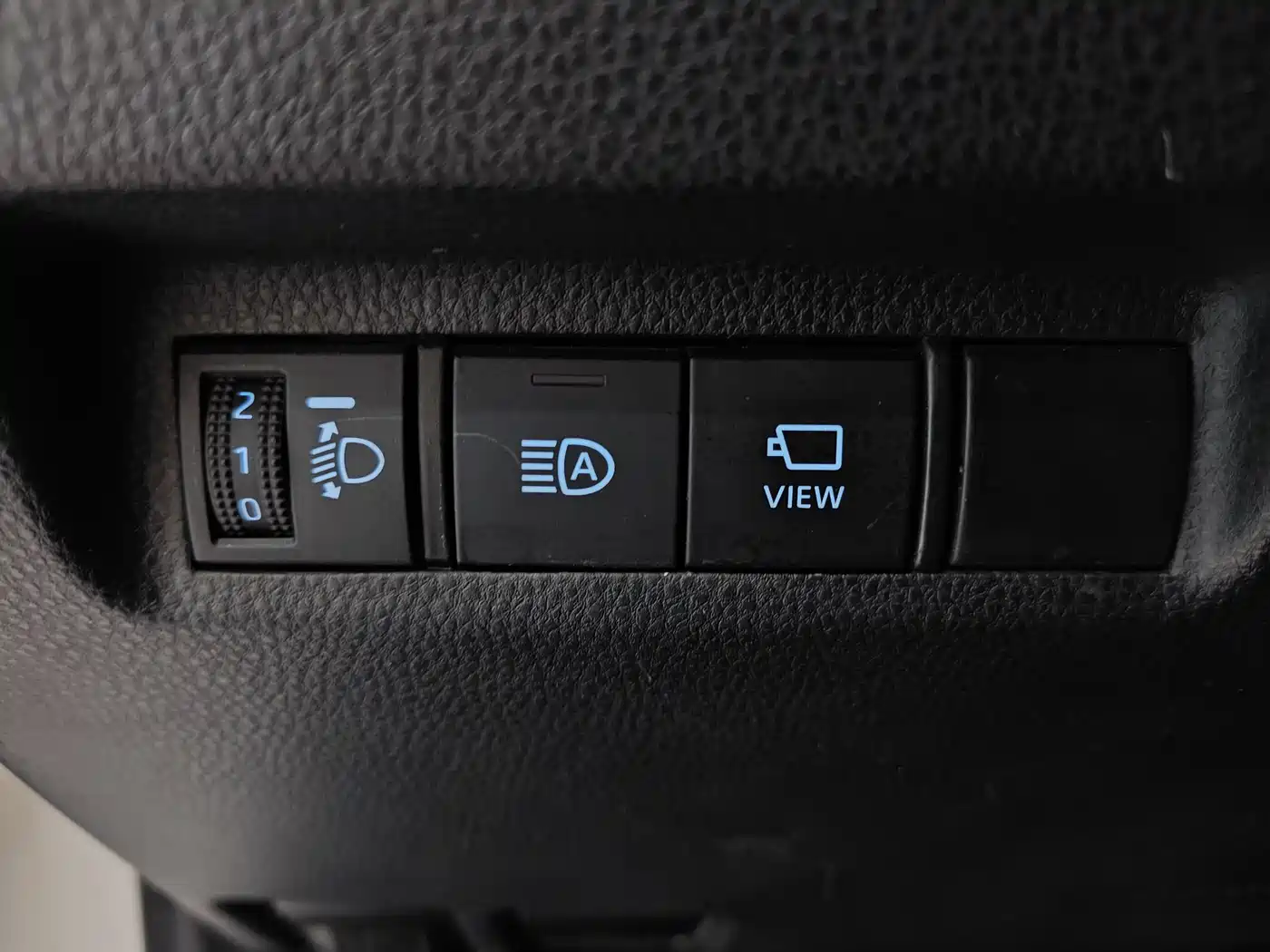 Toyota RAV4 Rongfang 2020 2.0L CVT 2WD Trend Edition фото 16