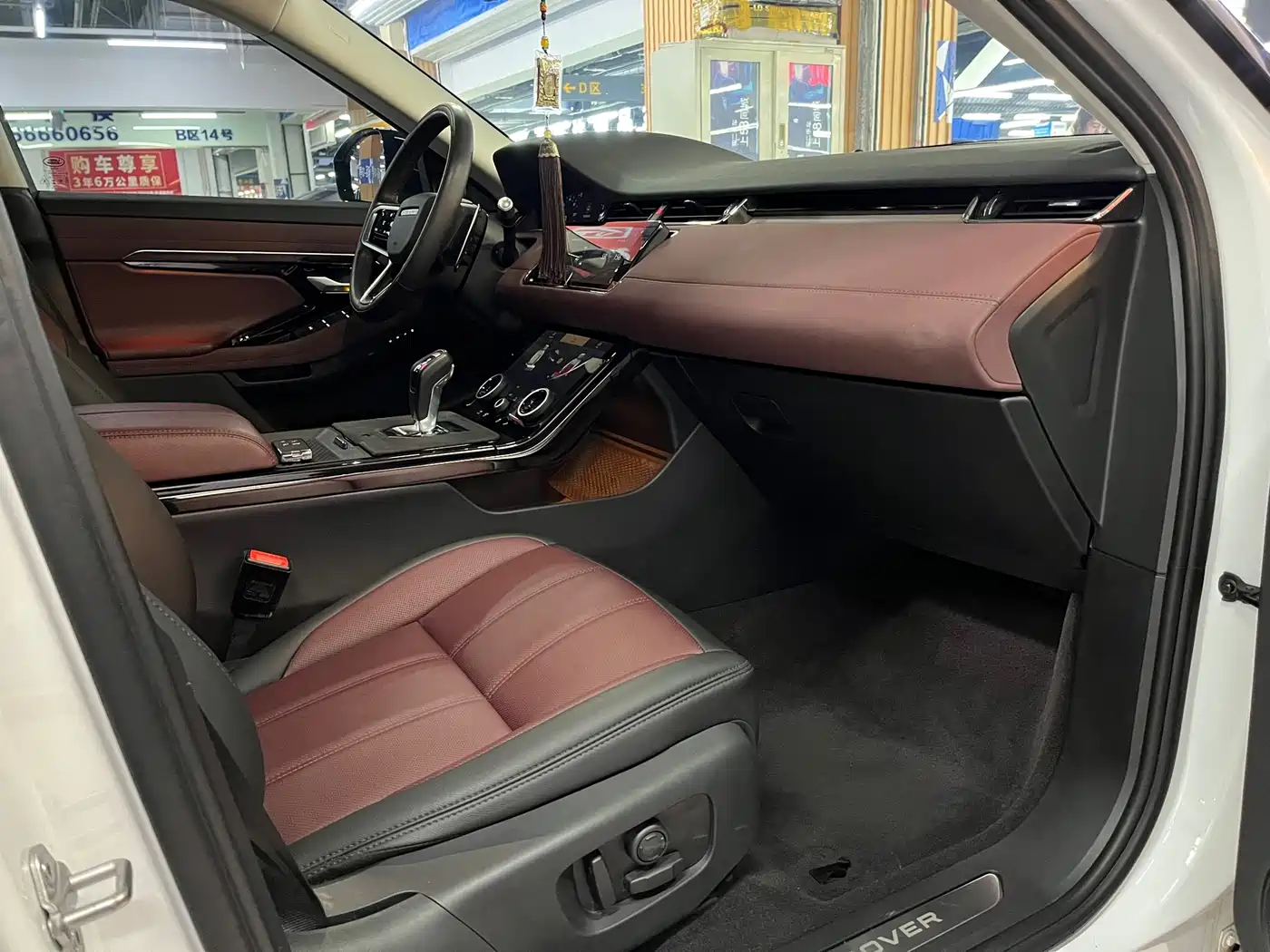 Land Rover Range Rover Evoque 2023 Range Rover Evoque L 249PS Luxury Edition фото 14