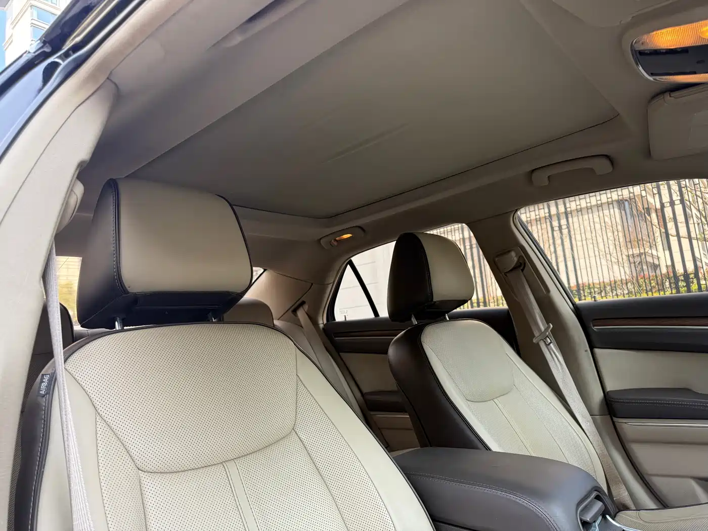 Chrysler 300C (Import) 2013 2013 3.6L Premium Edition