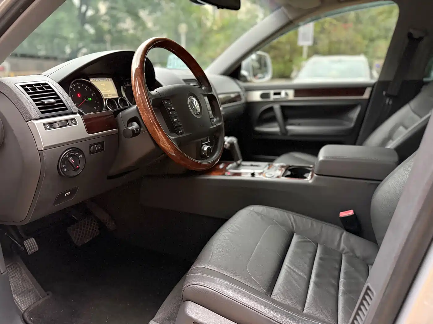 Volkswagen Touareg 2010 3.6 Limited Luxury Edition фото 4