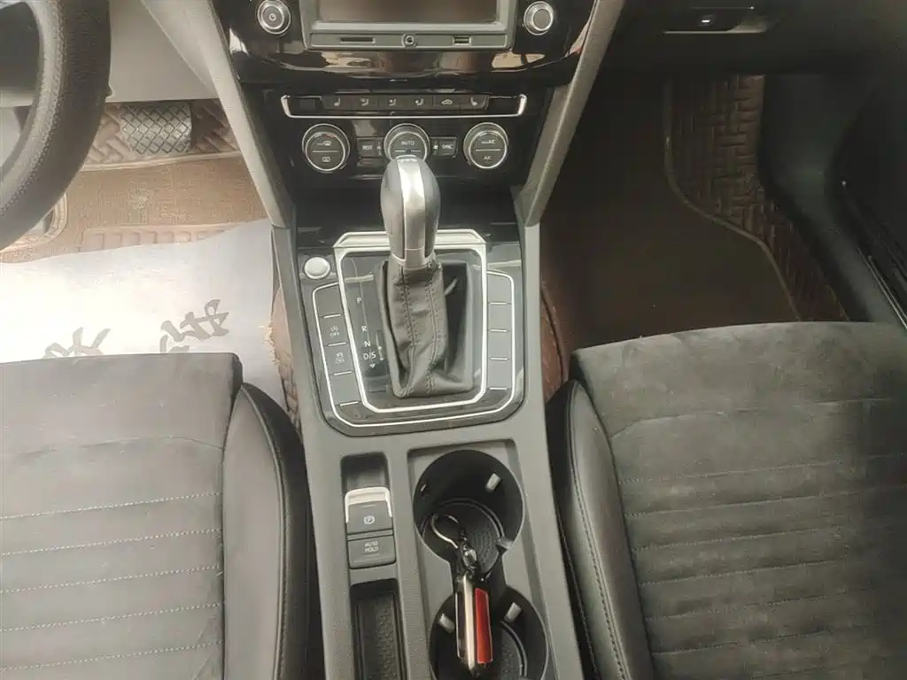 Volkswagen Magotan 2017 330TSI DSG Luxury фото 14