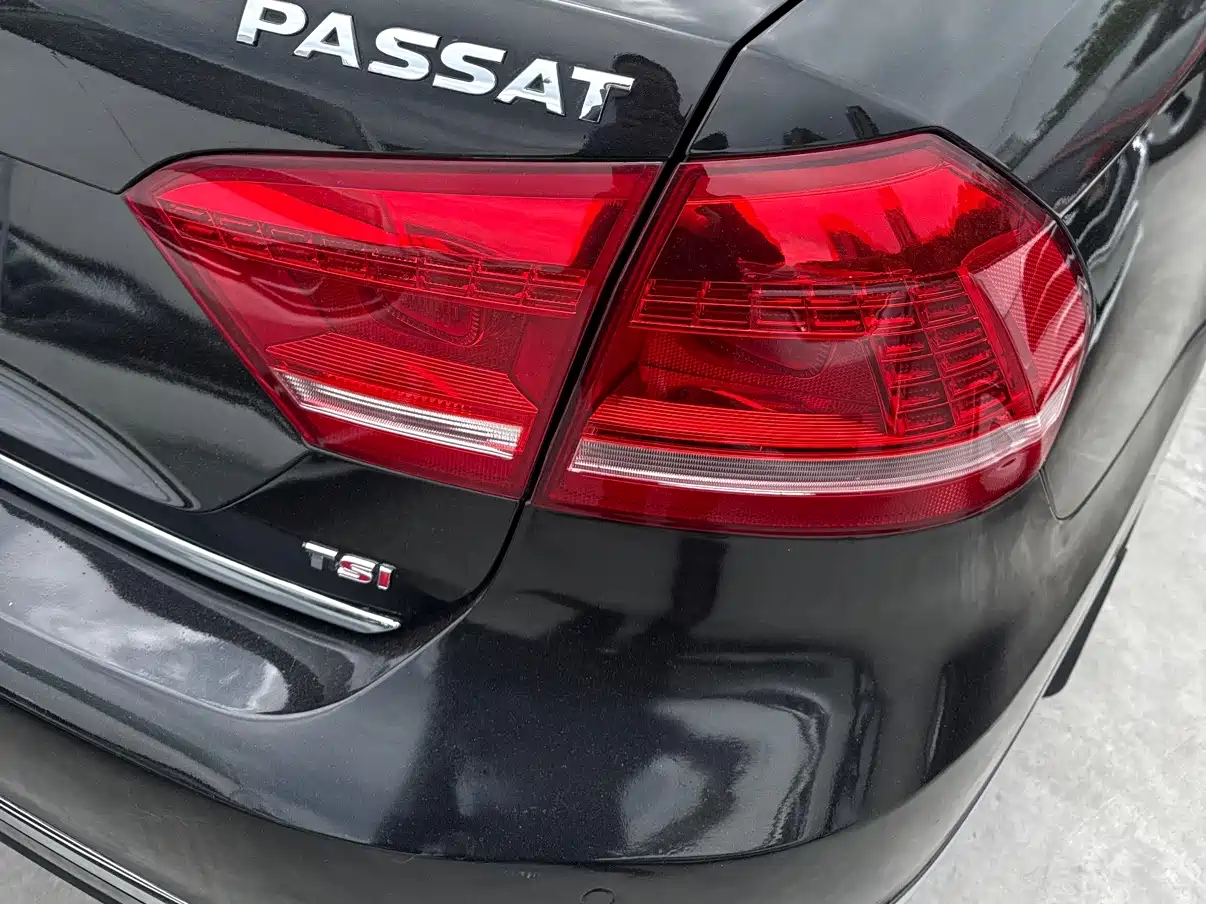 Volkswagen Passat 2014 1.8TSI DSG Executive Edition фото 5