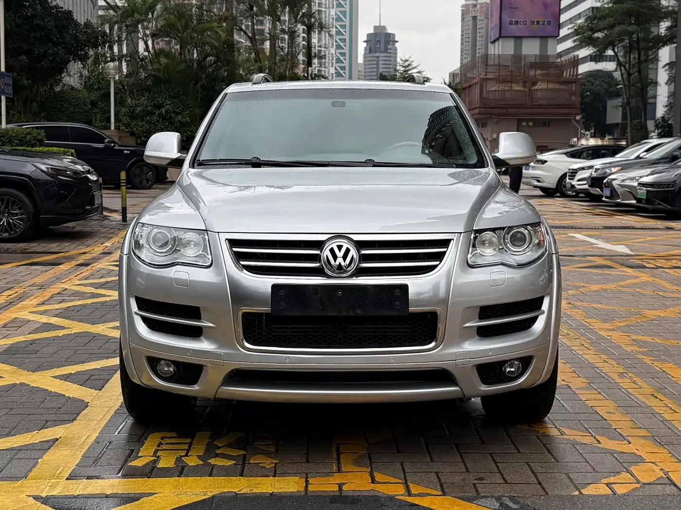 Volkswagen Touareg 2010 3.6 Limited Luxury Edition фото 2