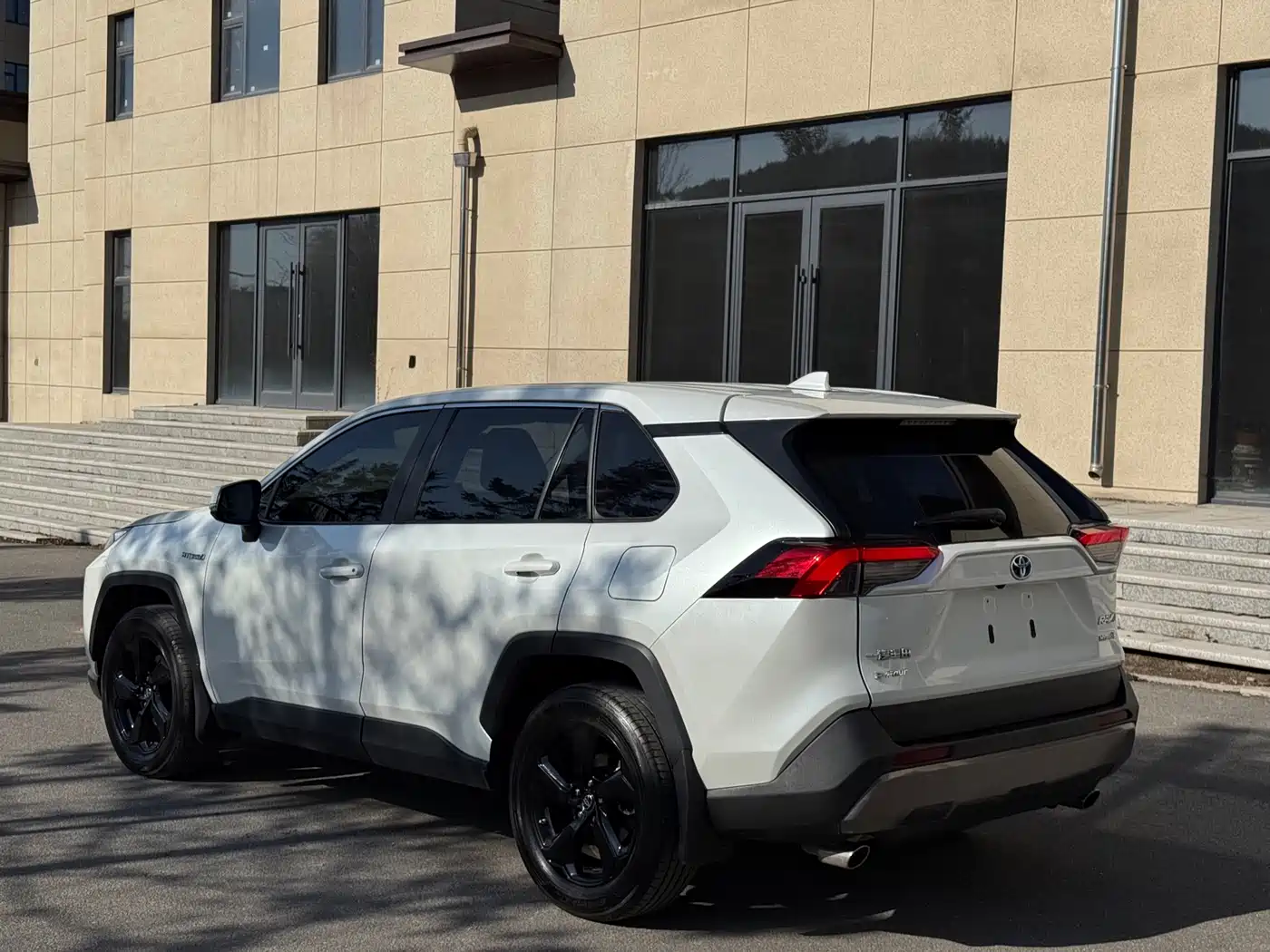 Toyota RAV4 Rongfang 2021 Facelift Hybrid 2.5L E-CVT 4WD Elite PLUS фото 6
