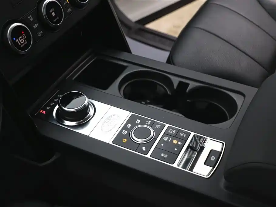 Land Rover Discovery 2018 3.0 SC V6 SE фото 13