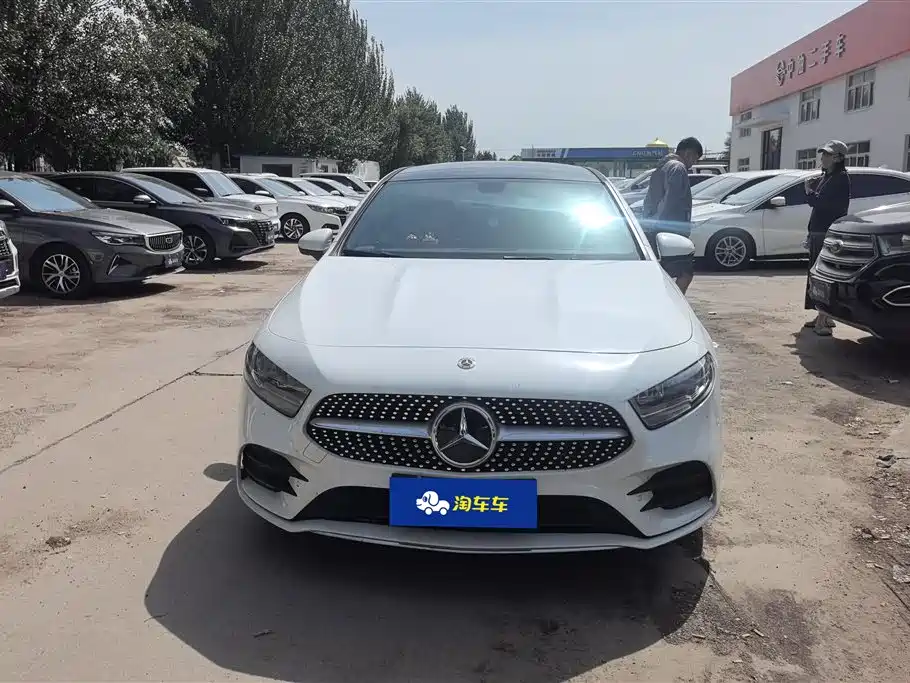 Mercedes-Benz A-Class 2019 A 180 L Sport Sedan фото 2