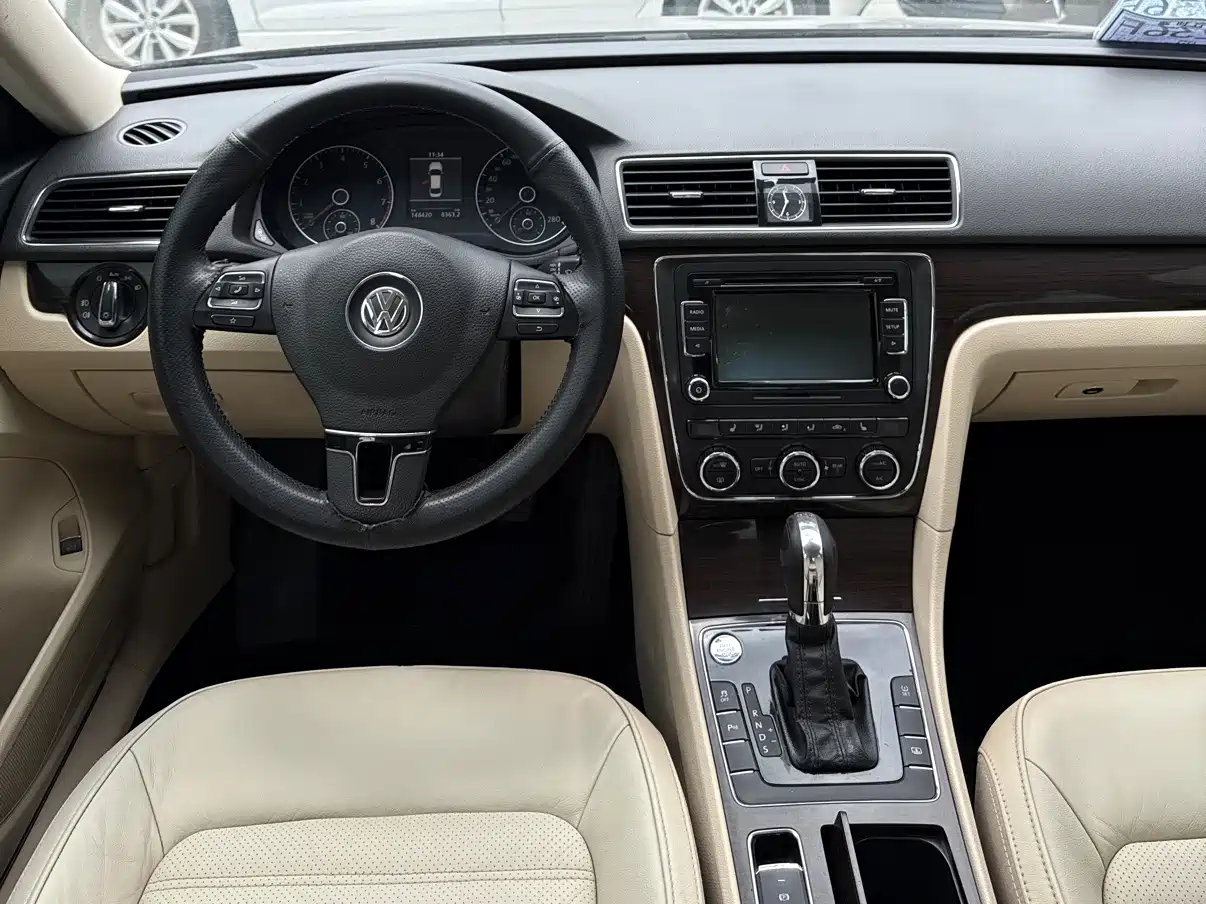 Volkswagen Passat 2014 1.8TSI DSG Executive Edition фото 9