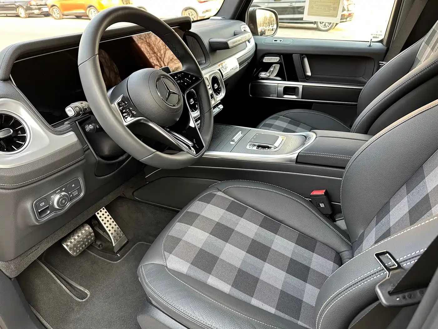 Mercedes-Benz G-Class 2025 G 500 фото 17