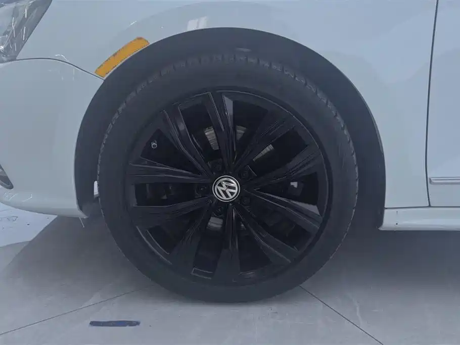 Volkswagen Sagitar 2017 180TSI Auto Exclusive Edition фото 6
