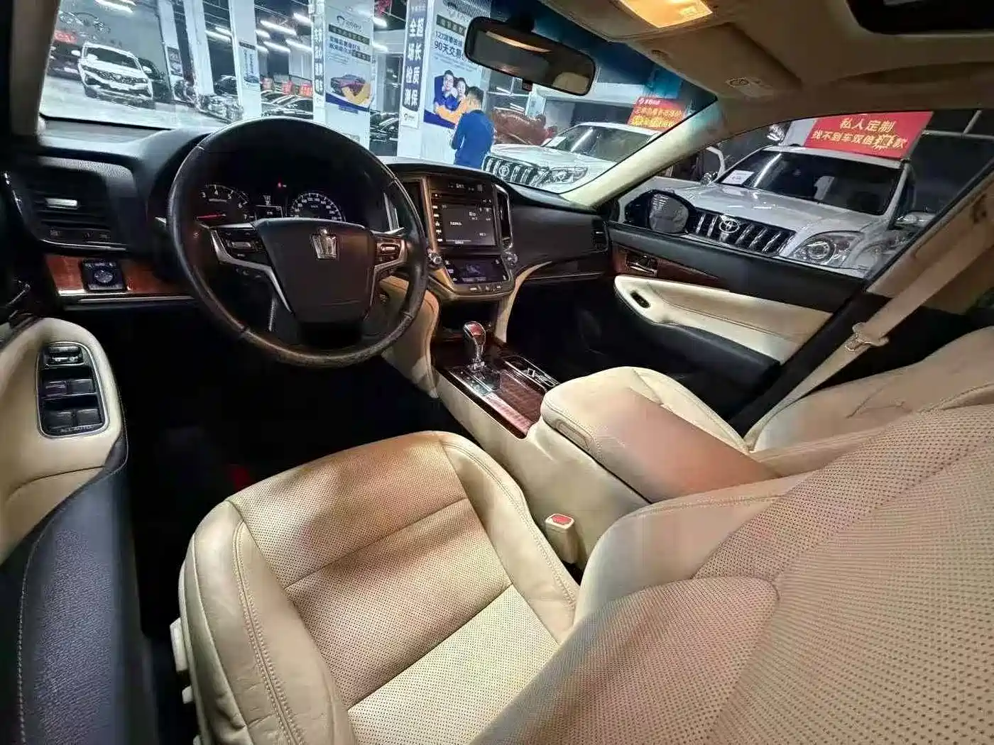 Toyota Crown 2015 2.0T Fashion фото 9