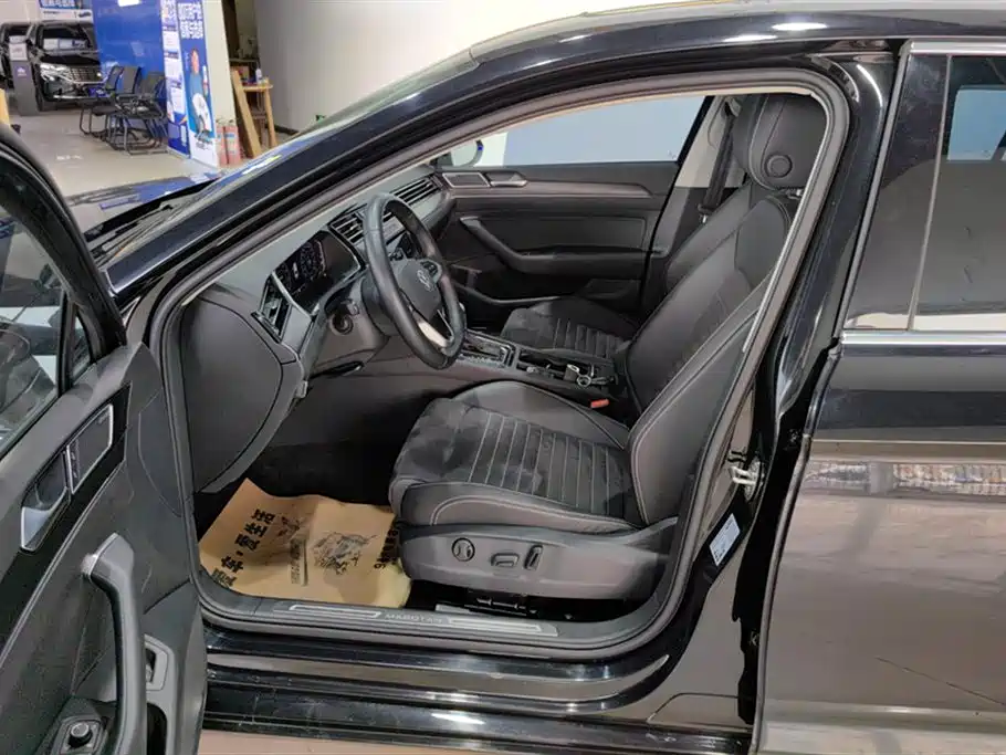 Volkswagen Magotan 2021 330TSI DSG 30th Anniversary Edition фото 9