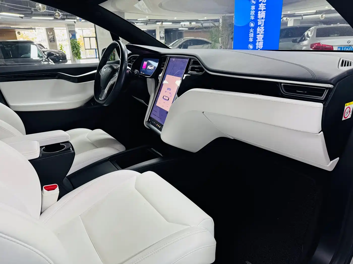 TESLA MODEL X