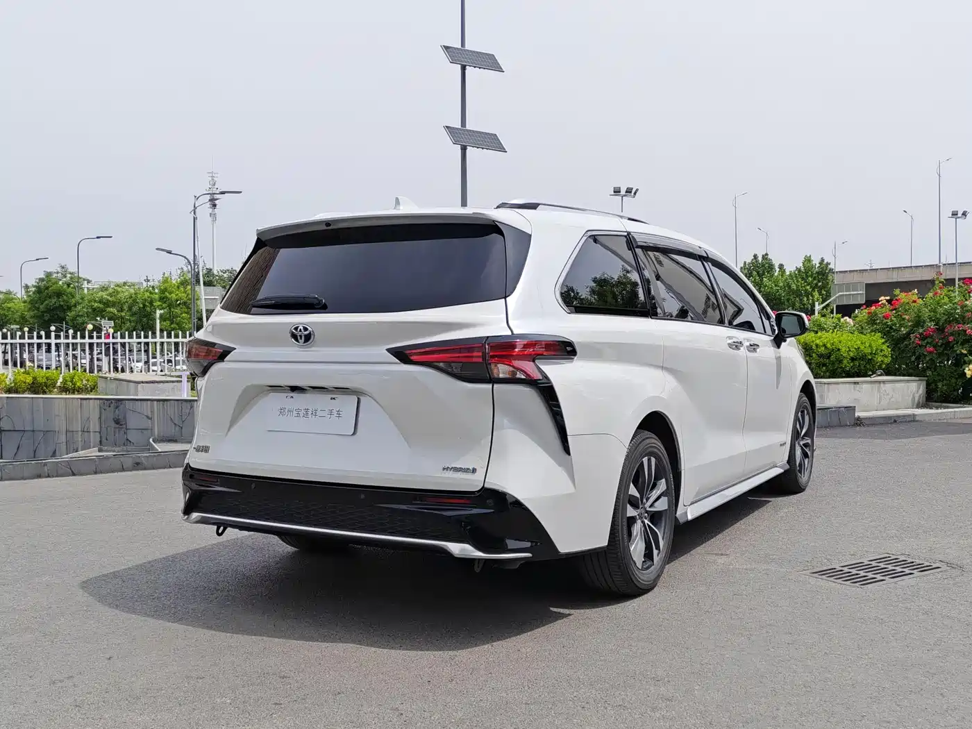 Toyota Granvia 2023 2.5L Hybrid Luxury Edition фото 5