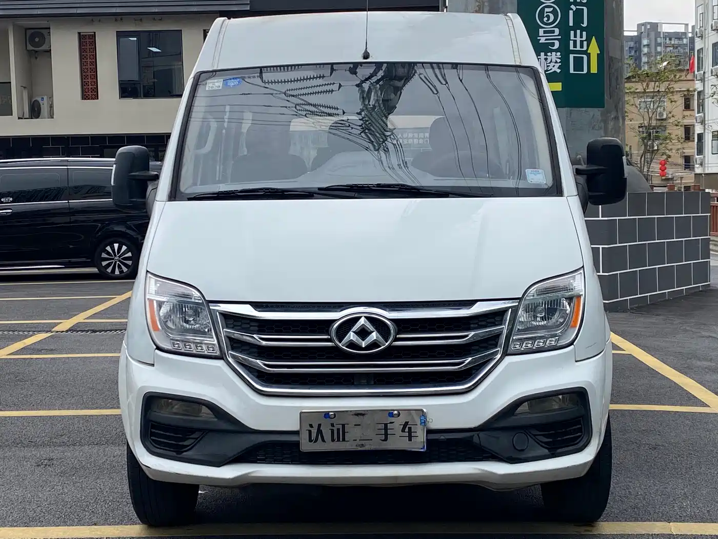 SAIC Maxus Xintu V80 2018 2.5T 6-speed manual Aoyuntong modified short wheelbase medium roof 5-6-seater