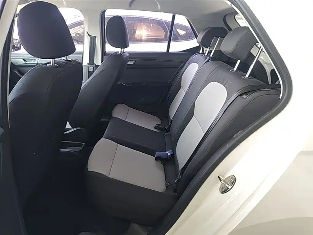 Škoda Fabia 2017 1.4L Auto Car Enjoy Edition фото 17