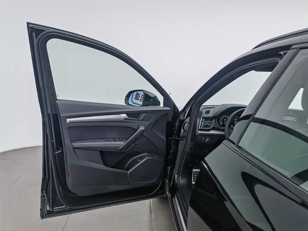 Audi Q5L 2023 40T Luxury Dynamic фото 8