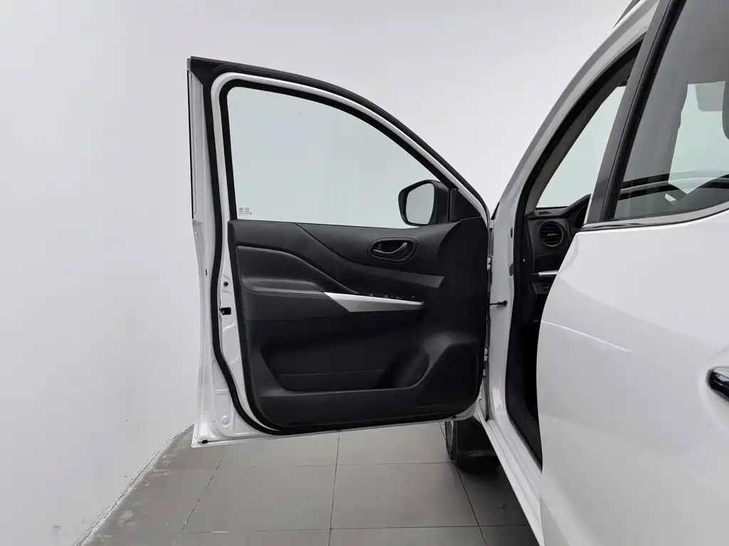 Dongfeng Palasso 2021 2021 1.8T Manual 2WD Elite Edition
