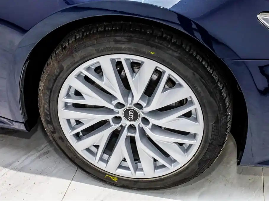 Audi A7L 2024 45TFSI S-line Dream Edition Crystal Package фото 32