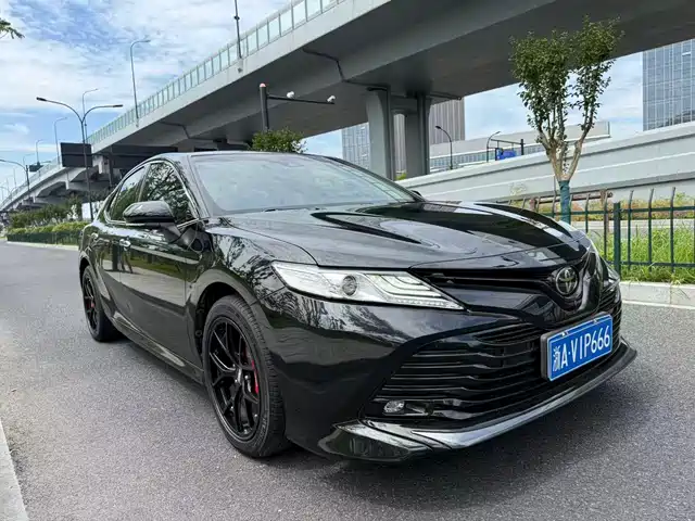 Toyota Camry 2018 2.5G Luxury Edition — фото 3